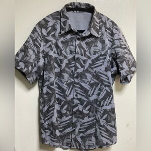 Lululemon Short Sleeve Shirt. M